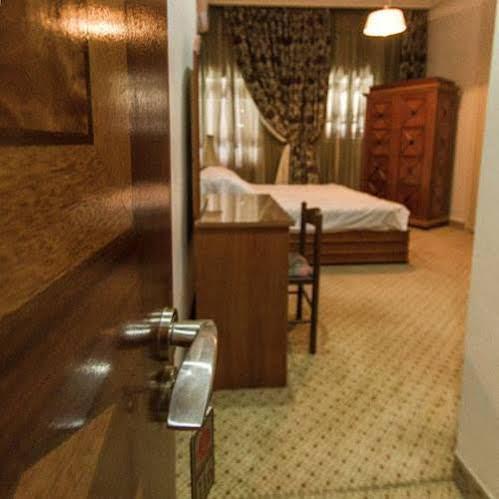 Colibri Hotel ブロウマナ エクステリア 写真